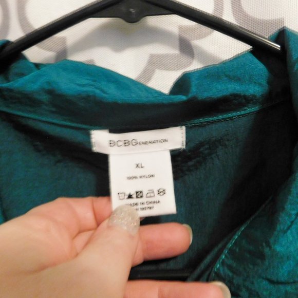BCBG Green Cropped Pullover Windbreaker - XL (NWT) - Picture 5 of 5